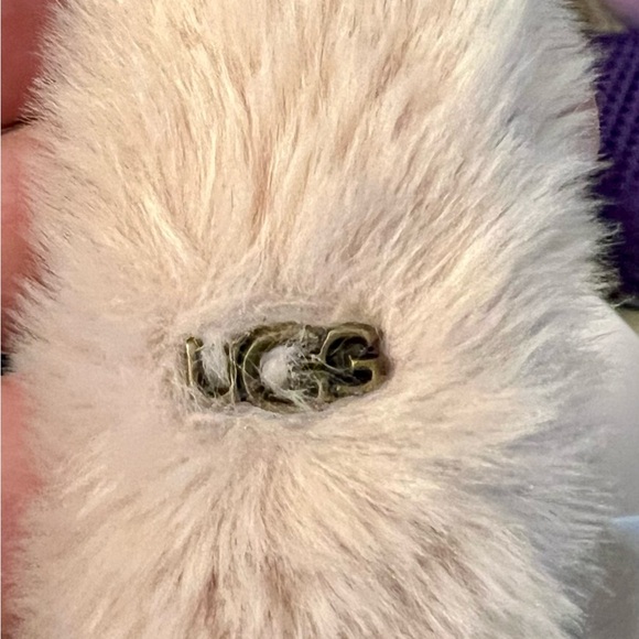 NWT UGG Faux Fur Earmuffs with UGG Box- Pink Crystal - Picture 6 of 6